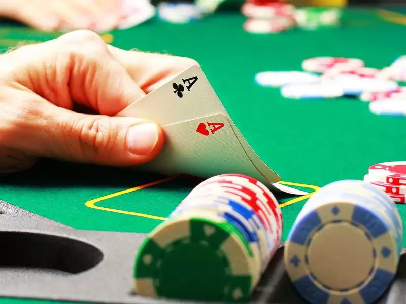 The Psychology of Poker: Mental Tactics to Up Your Game